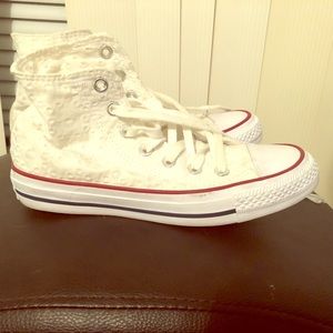Converse chuck Taylors size 6 unique